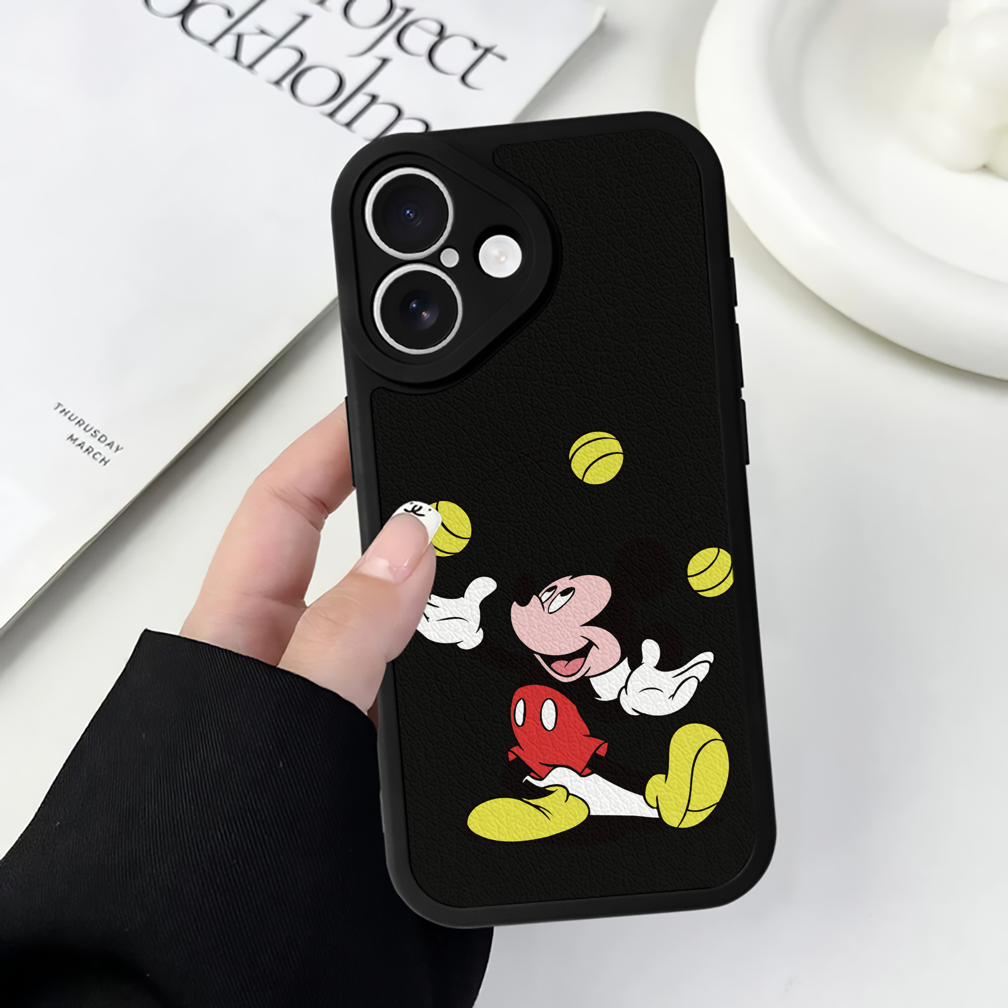 （画像用） ミッキーマウス Mickey Mouse 【iPhone 16シリーズ対応】シリコンスマホケース（レザー調） 材質：シリコン